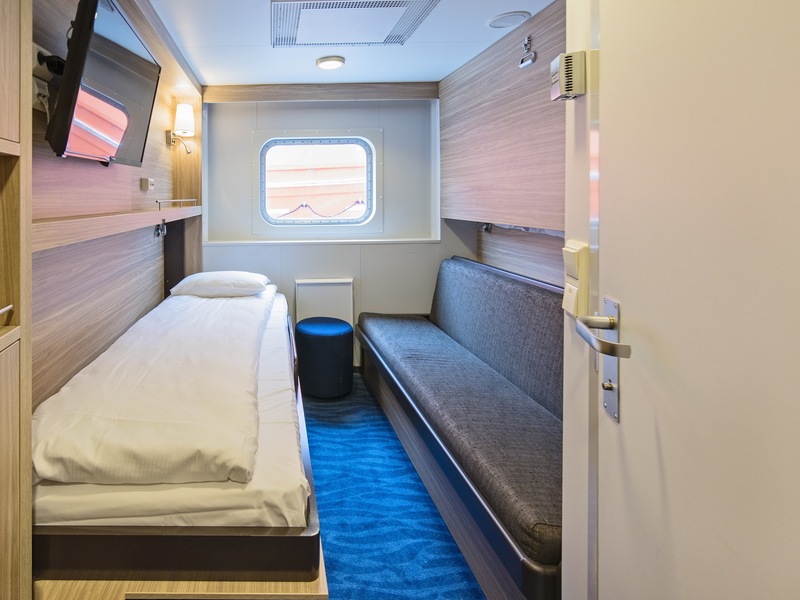 Polar Outside | Upper deck for up to 3 travellers